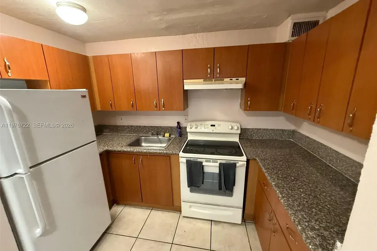 4732 SW 33rd Ave # 103, Dania Beach FL 33312