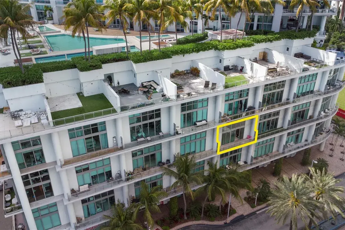 90 SW 3rd St, Miami FL 33130