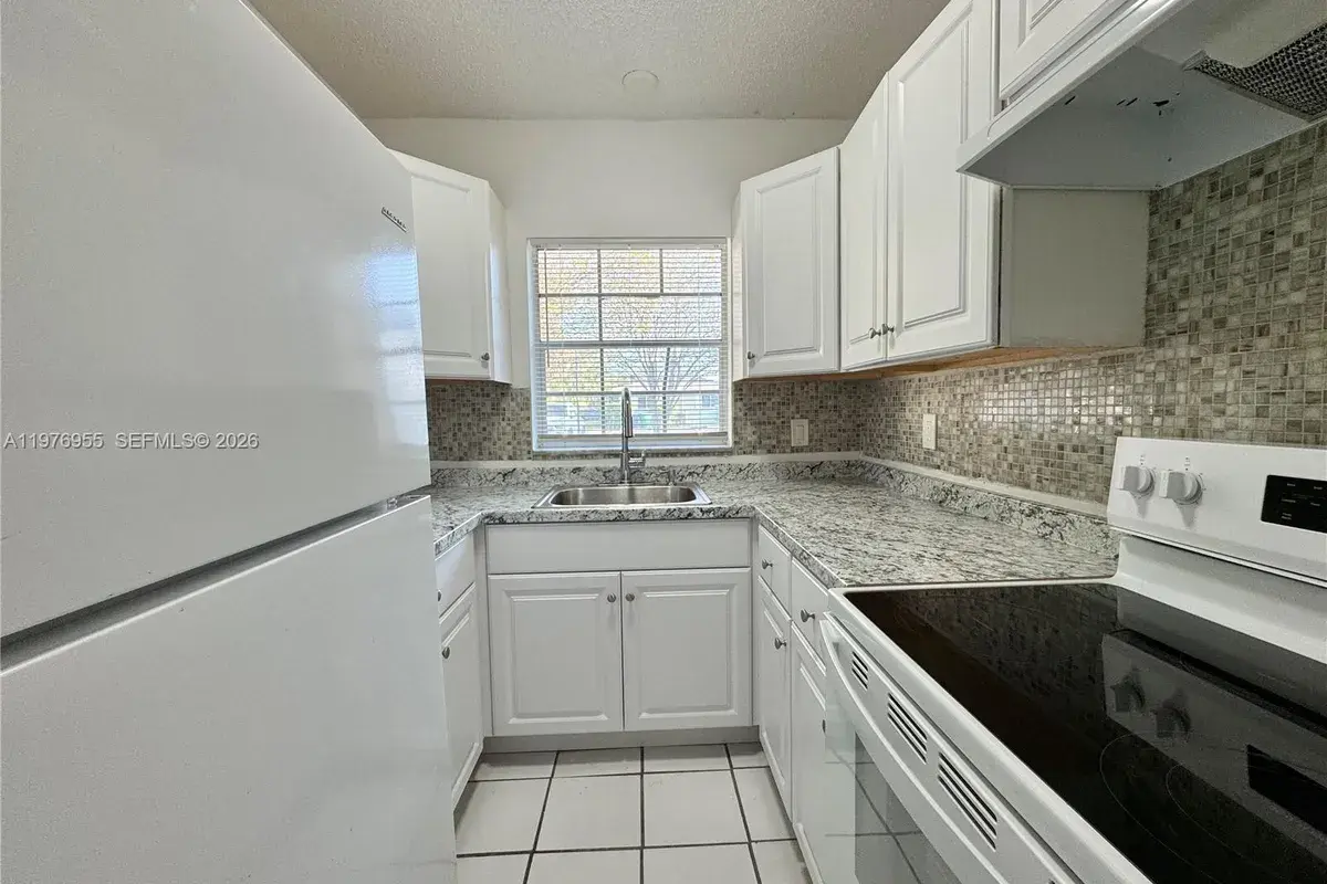 4140 Woodside Dr # 107, Coral Springs FL 33065