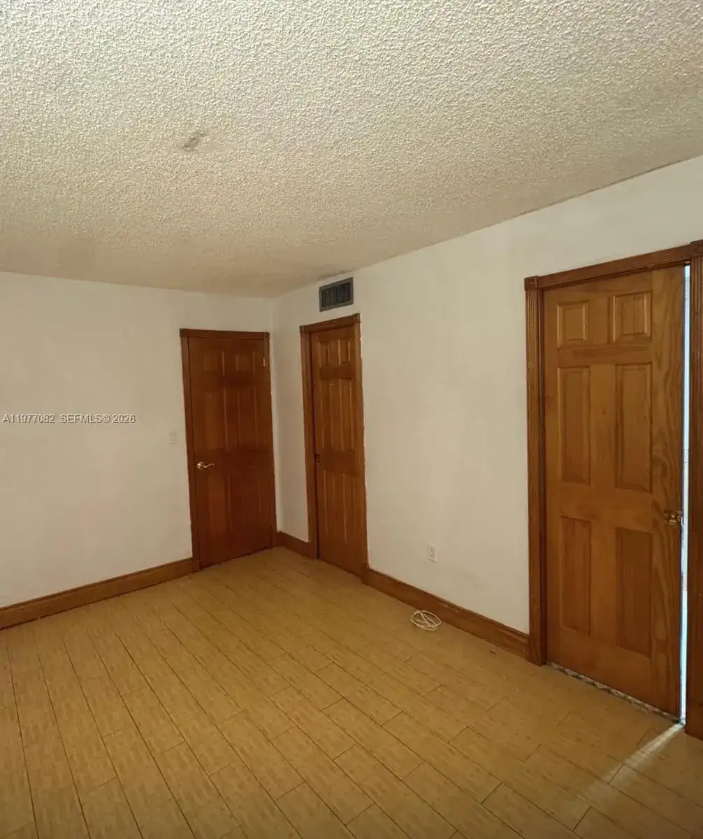 1855 W 60th St # 425, Hialeah FL 33012 photo 3