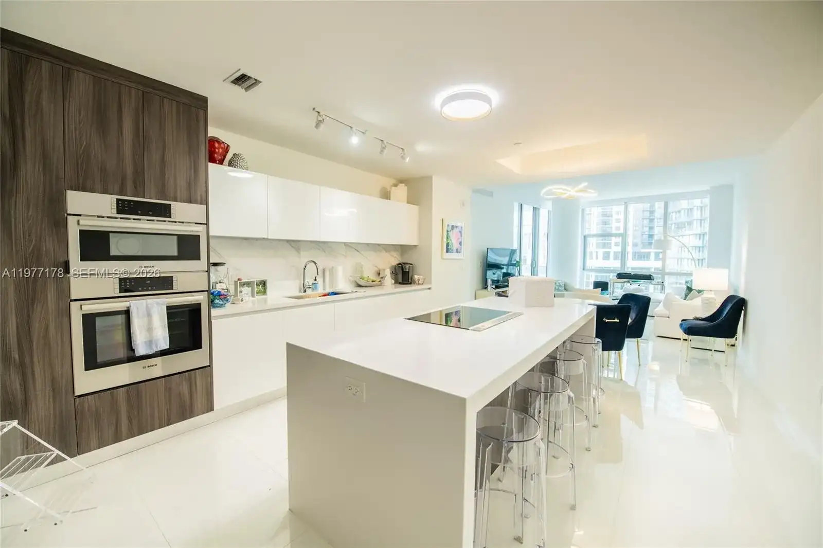 851 NE 1st Ave # 811, Miami FL 33132