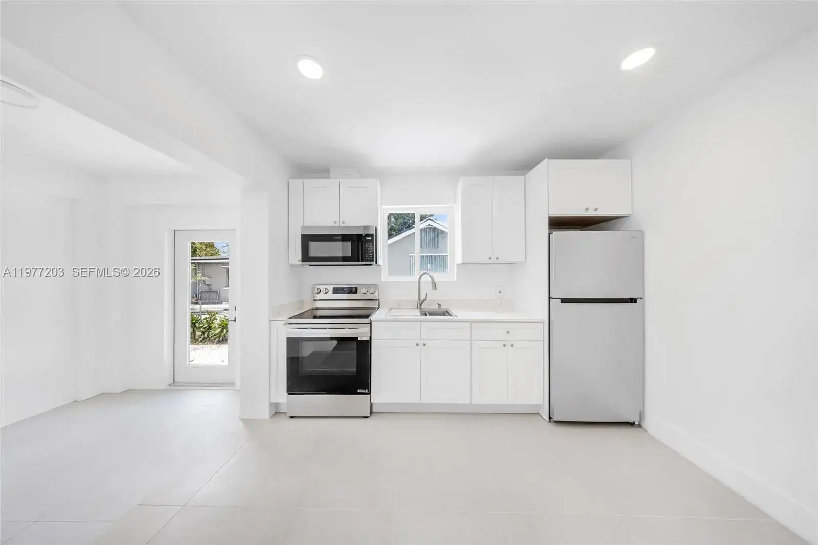 250 NW 98th St # R, Miami FL 33150 photo 3