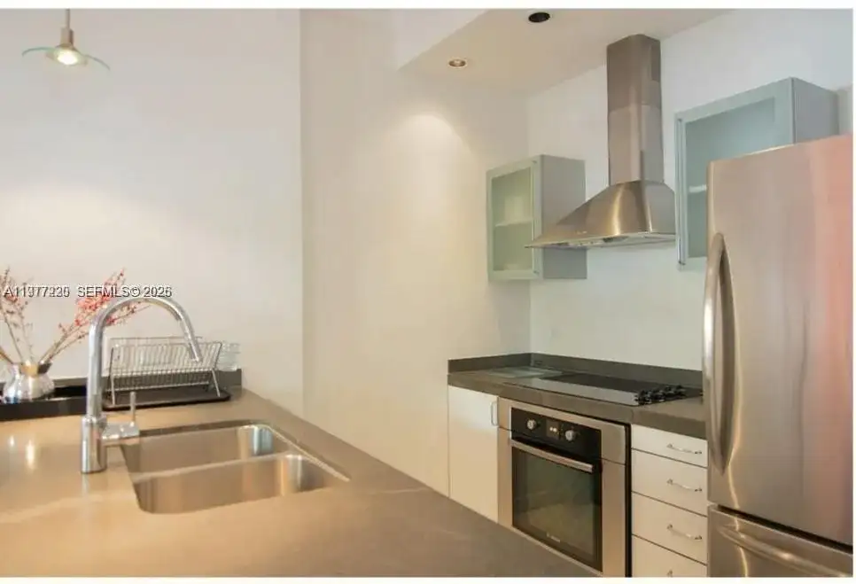 130 3rd St # 101, Miami Beach FL 33139 photo 2