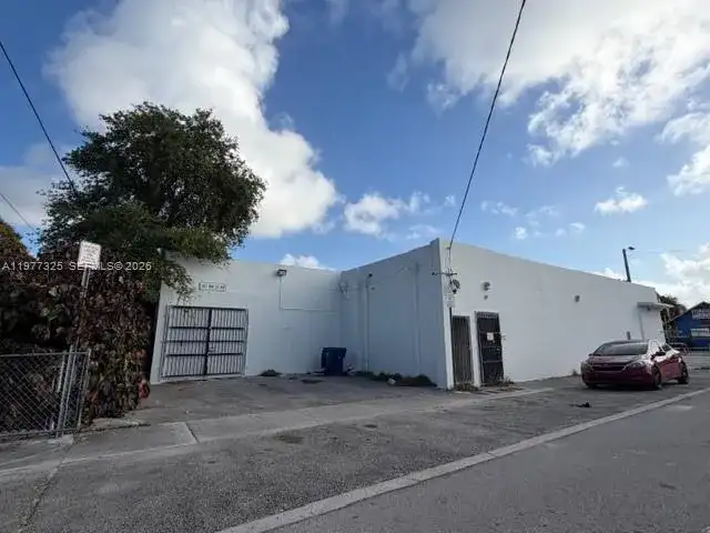 102 NW 22nd Ave, Miami FL 33125 photo 2