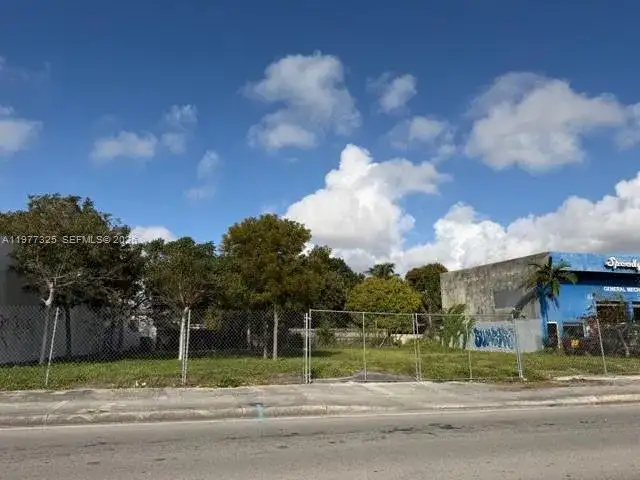 102 NW 22nd Ave, Miami FL 33125 photo 3