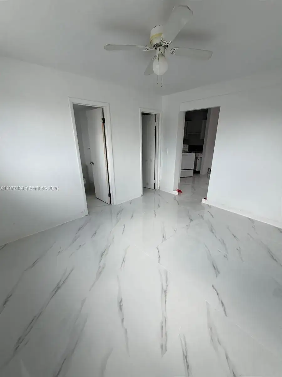170 SE 14th St, Miami FL 33131 photo 2