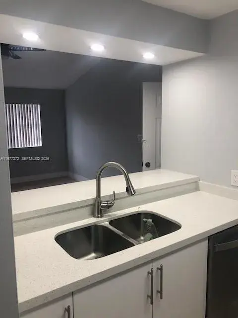 550 S Park Rd # 8, Hollywood FL 33021