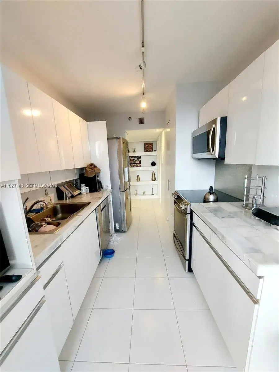 1000 W Island Blvd # 508, Aventura FL 33160