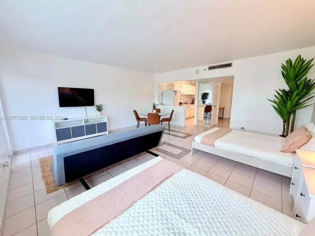 100 Lincoln Rd # 304, Miami Beach FL 33139 photo 4