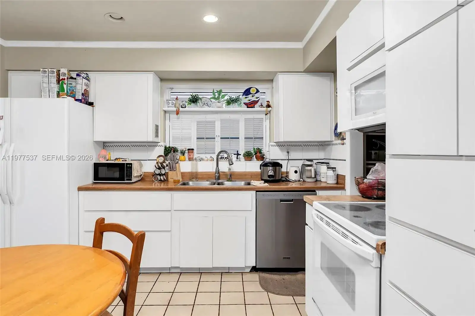 9011 SW 18th Ter, Miami FL 33165 photo 4