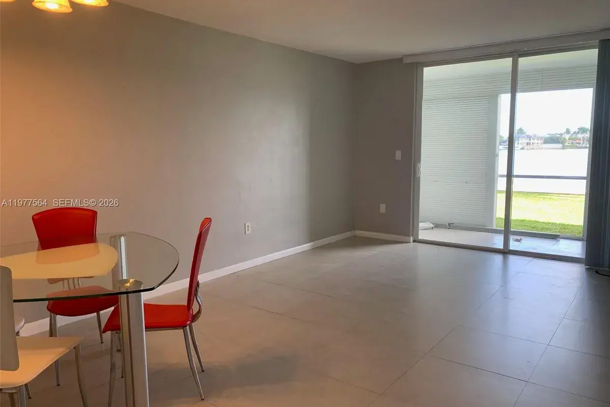 3010 Marcos Dr # R105, Aventura FL 33160