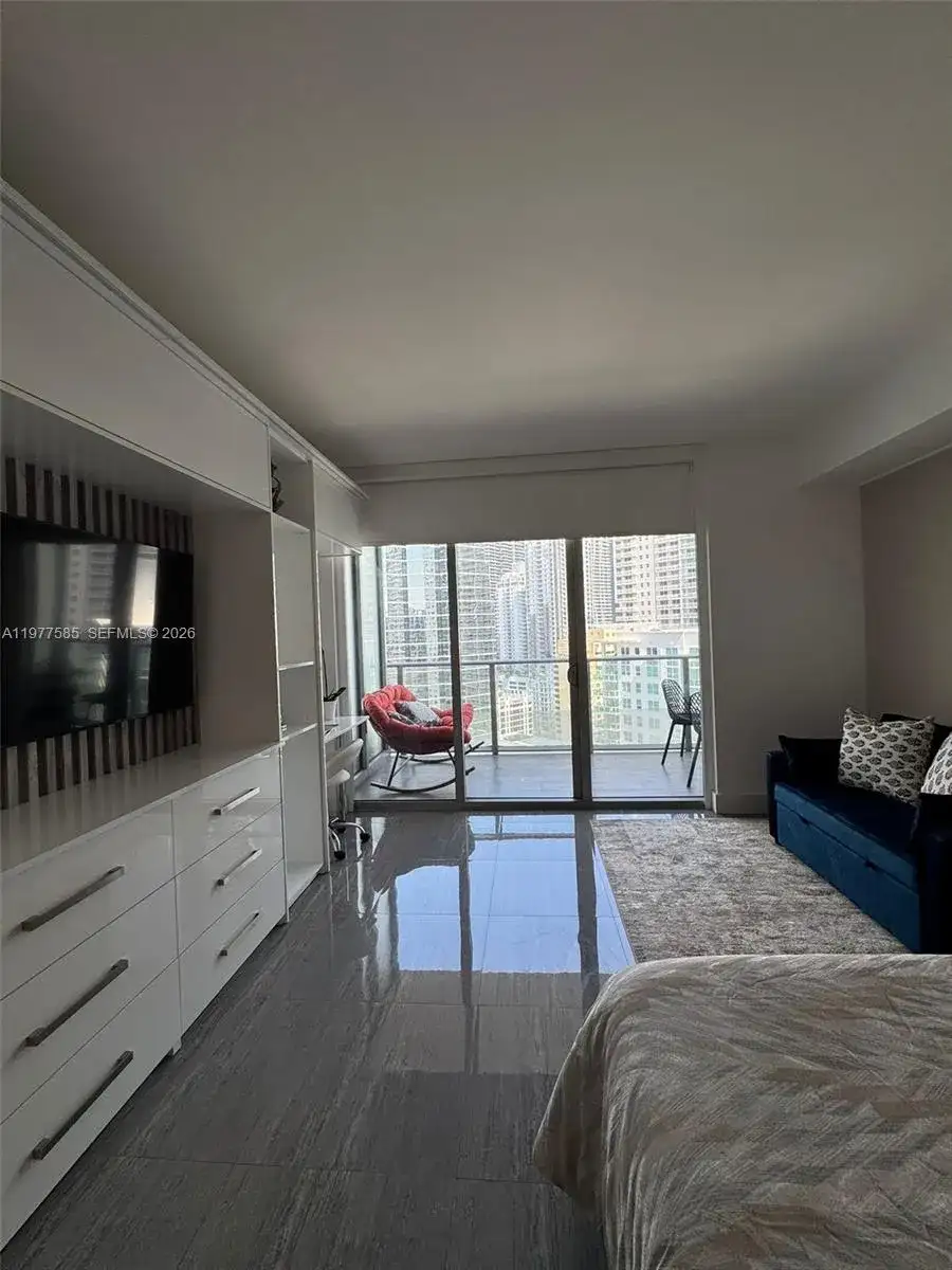 1300 Brickell Bay Dr # 2512, Miami FL 33131 photo 2