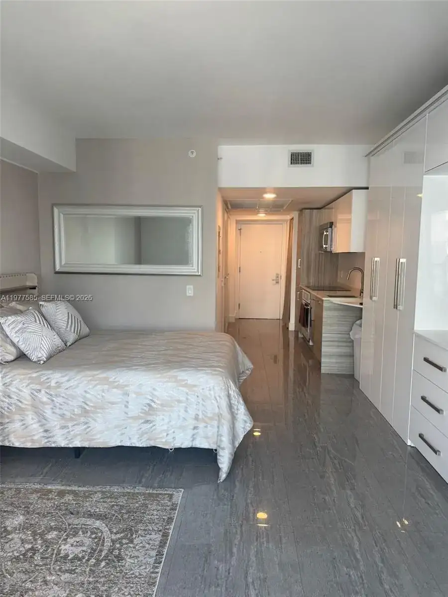 1300 Brickell Bay Dr # 2512, Miami FL 33131 photo 3
