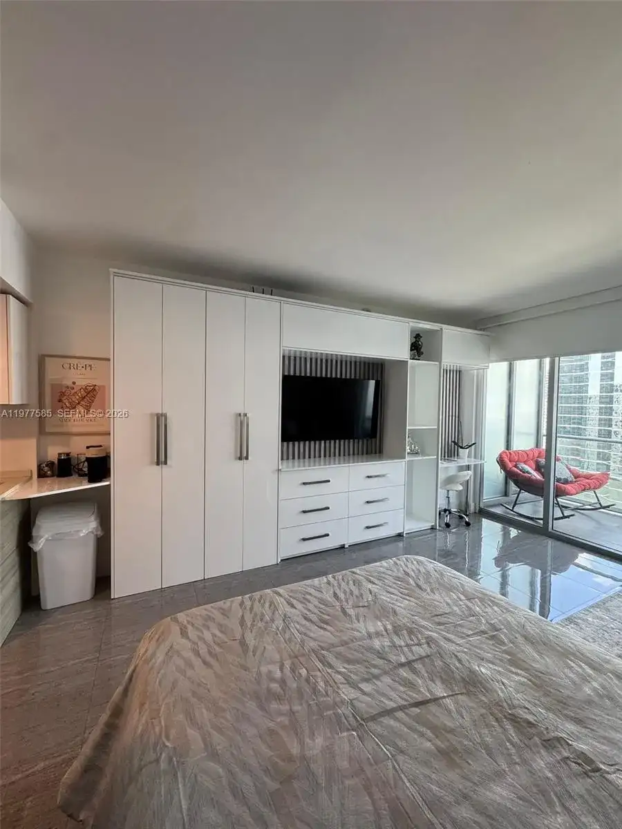 1300 Brickell Bay Dr # 2512, Miami FL 33131 photo 4