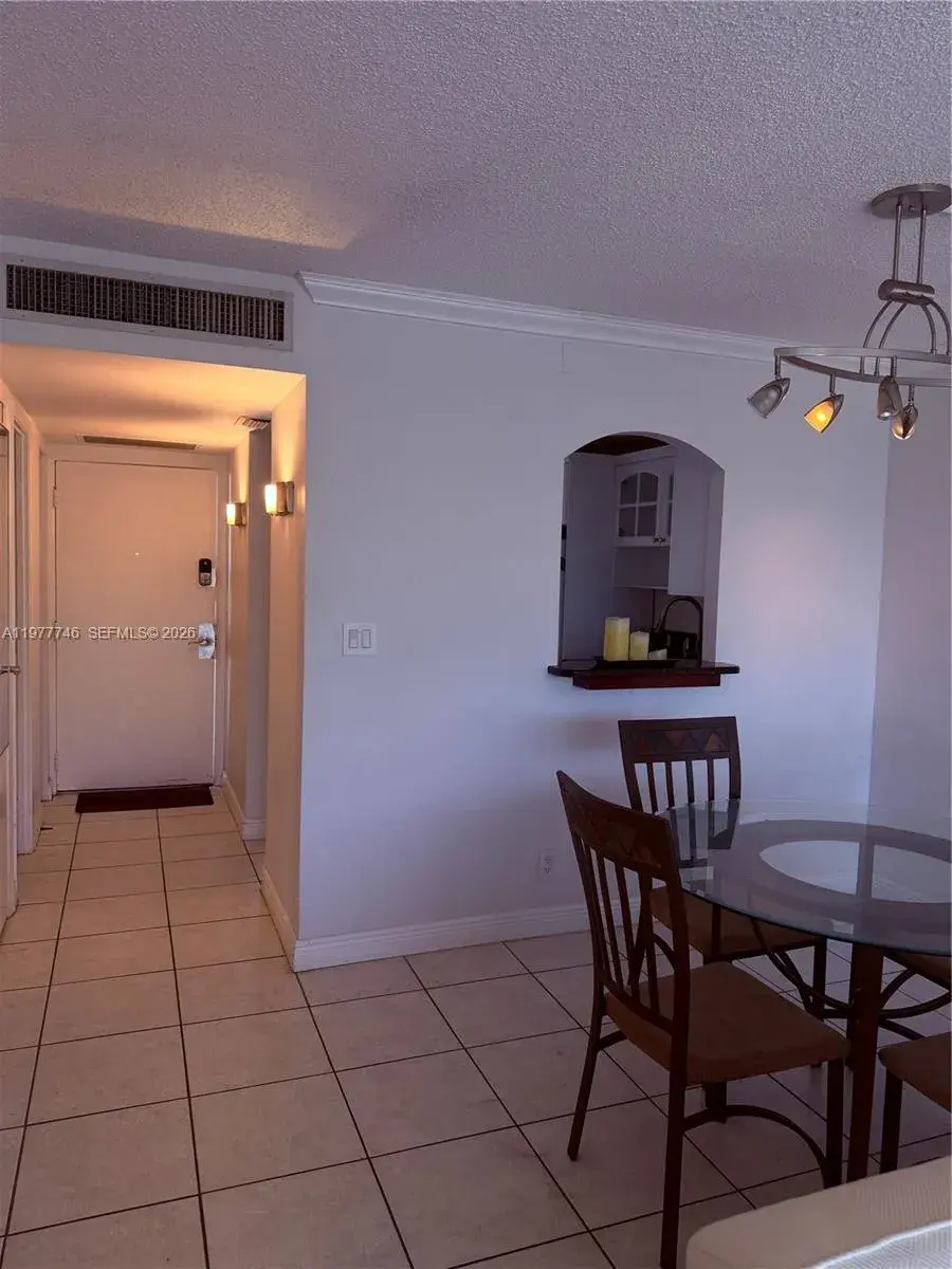3475 N Country Club Dr # 409, Aventura FL 33180