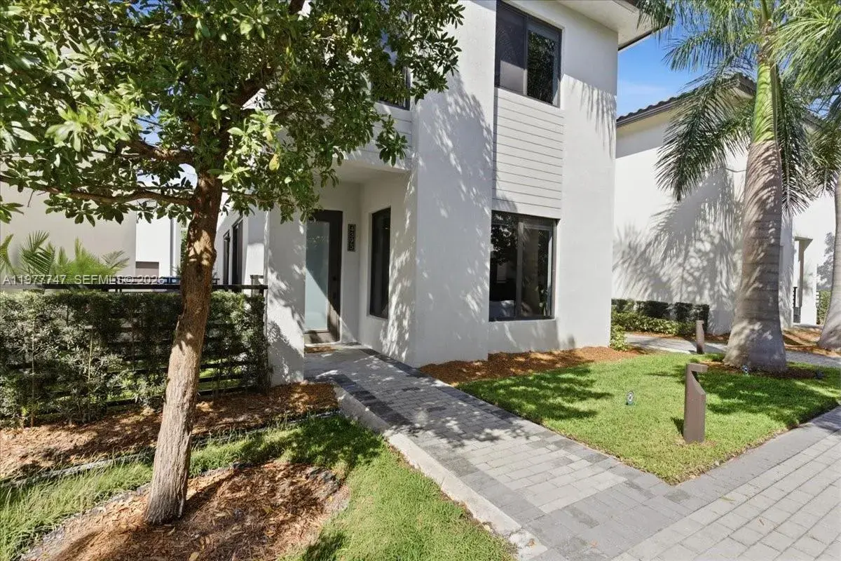 4395 NW 80th Ct, Doral FL 33166