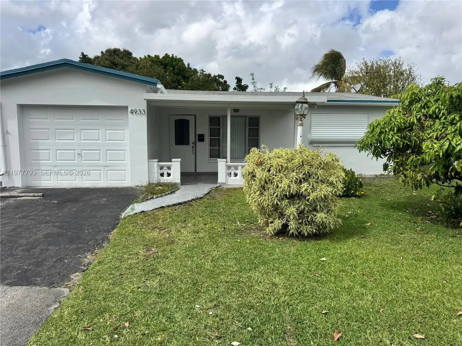 4933 NW 42nd St, Lauderdale Lakes FL 33319