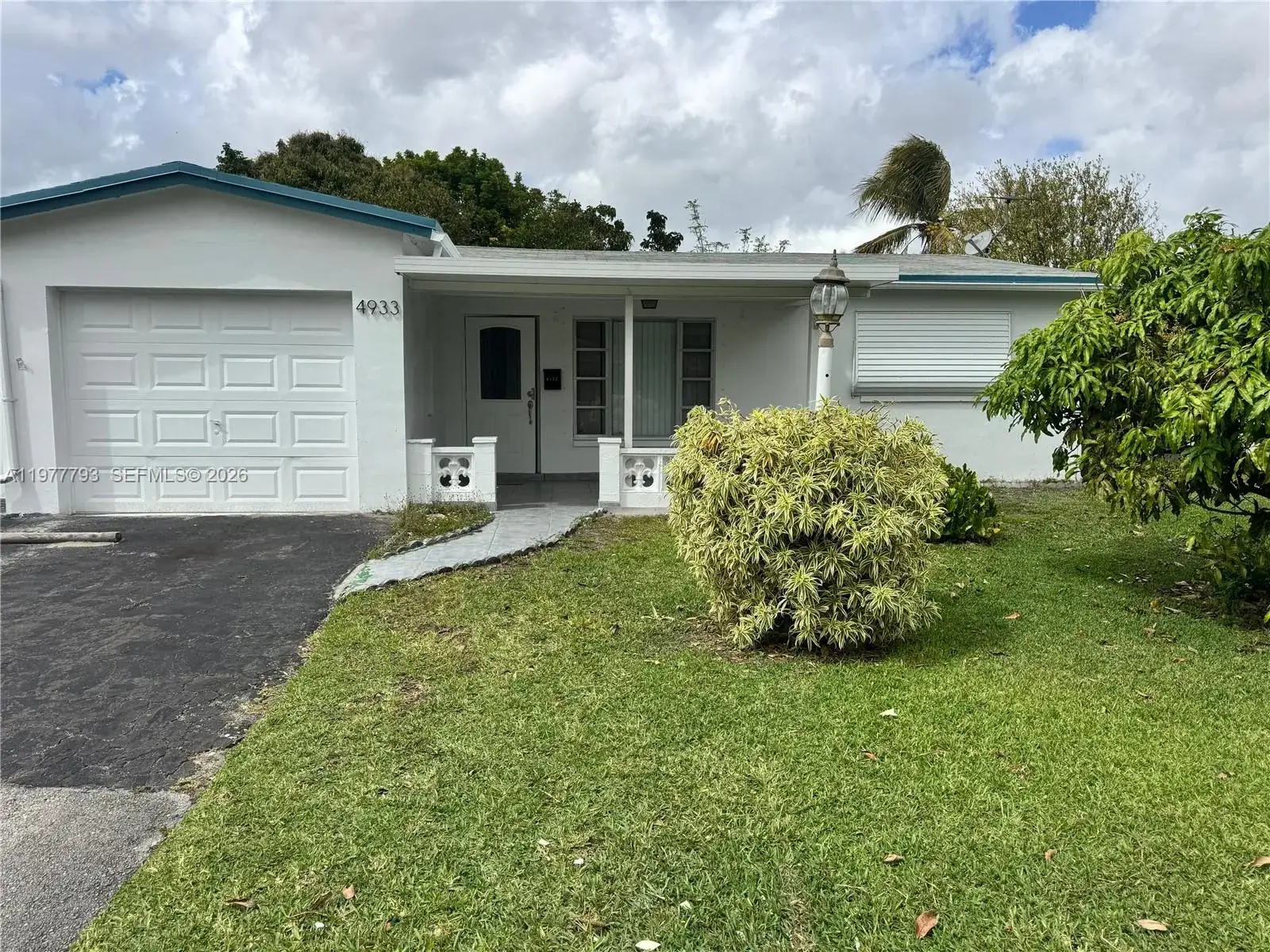 4933 NW 42nd St, Lauderdale Lakes FL 33319