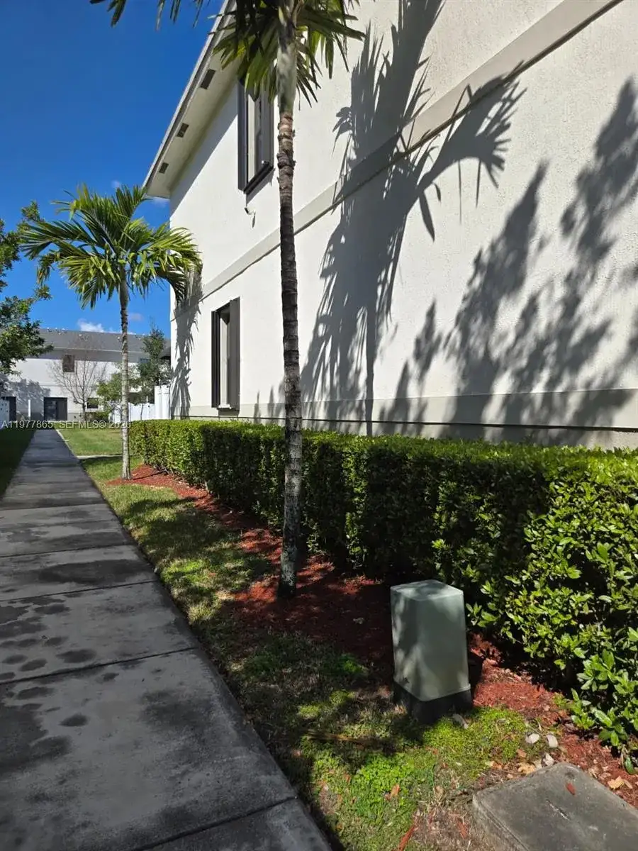 1166 SW 7th Ave, Florida City FL 33034 photo 2