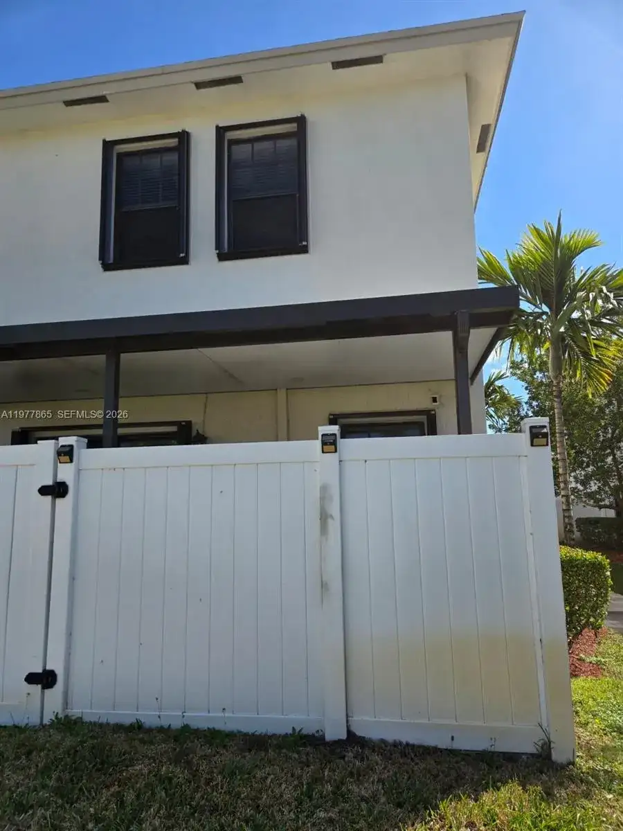 1166 SW 7th Ave, Florida City FL 33034 photo 4