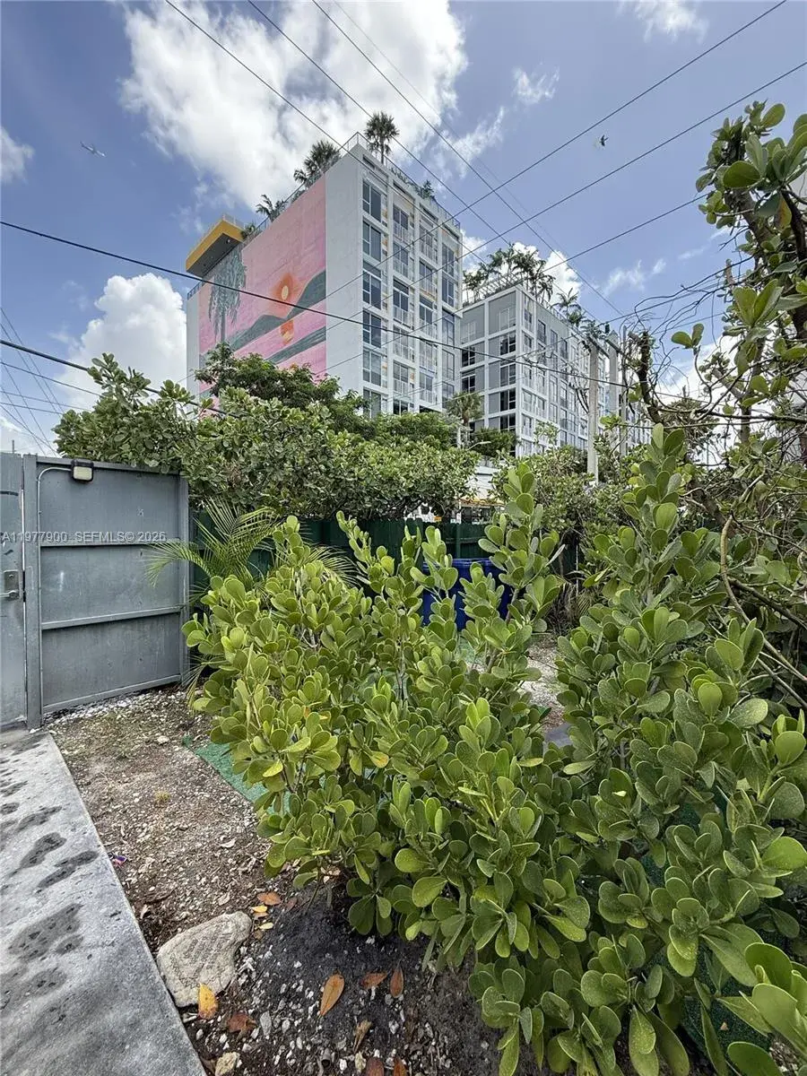 118 NW 24th St, Miami FL 33127