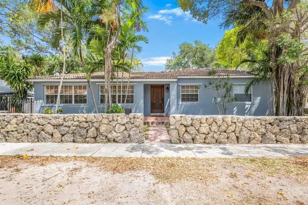 2301 Tequesta Ln, Coconut Grove FL 33133