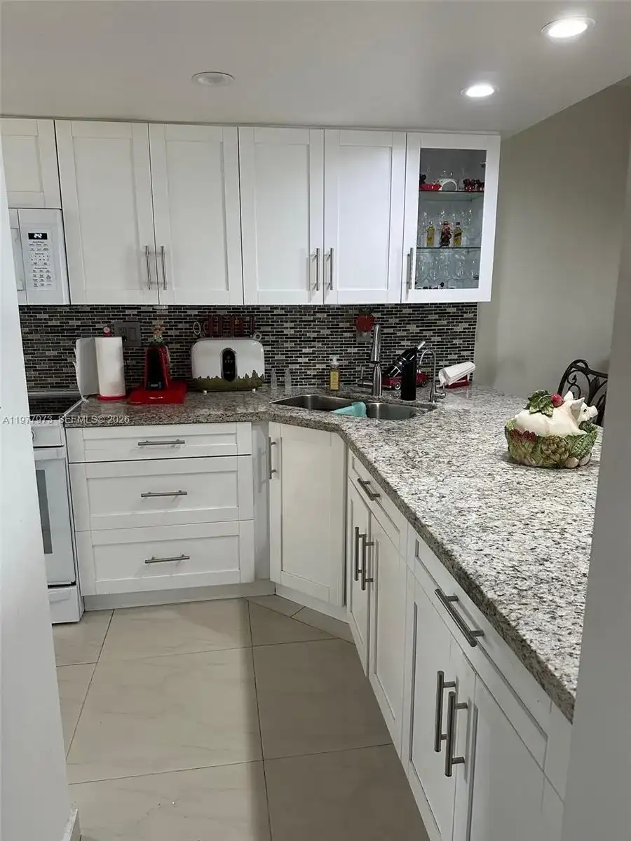 2385 W 69th St # A, Hialeah FL 33016