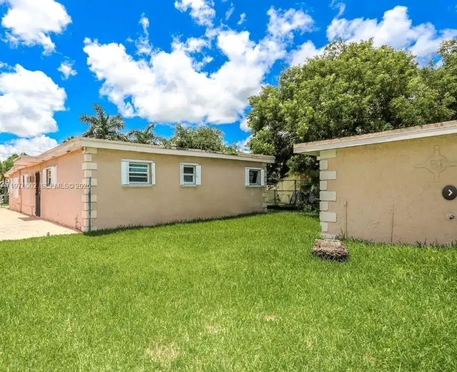 725 SW 12th Ave, Homestead FL 33030 photo 2