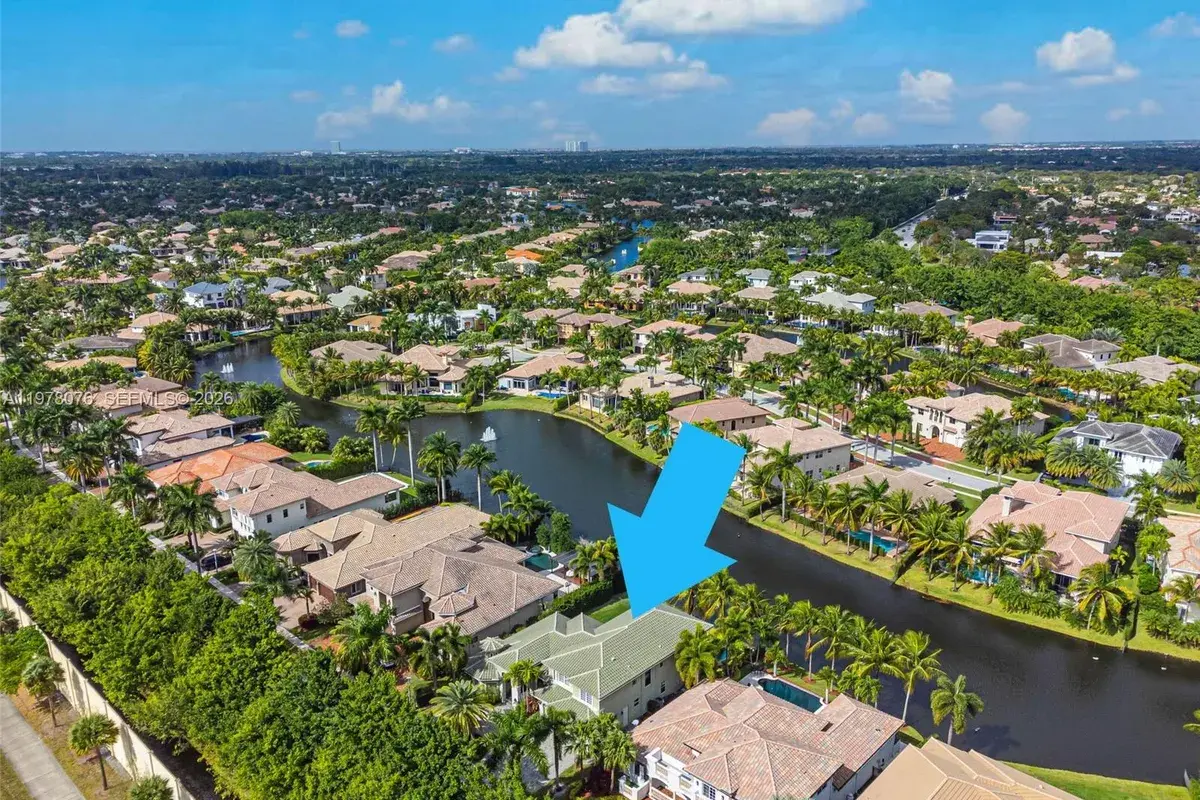 10221 Blue Palm St, Plantation FL 33324