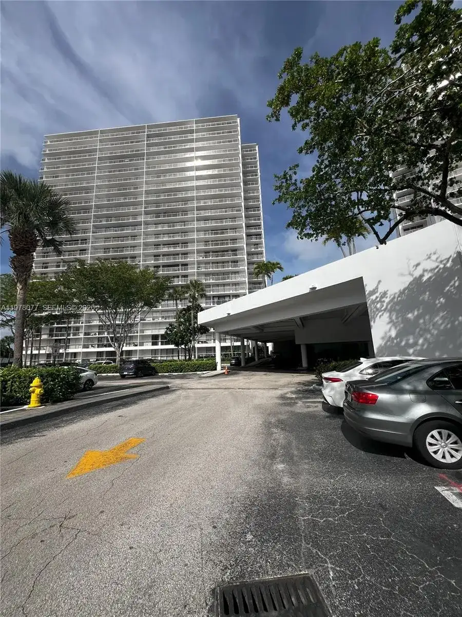 3701 N Country Club Dr # 201, Aventura FL 33180 photo 2