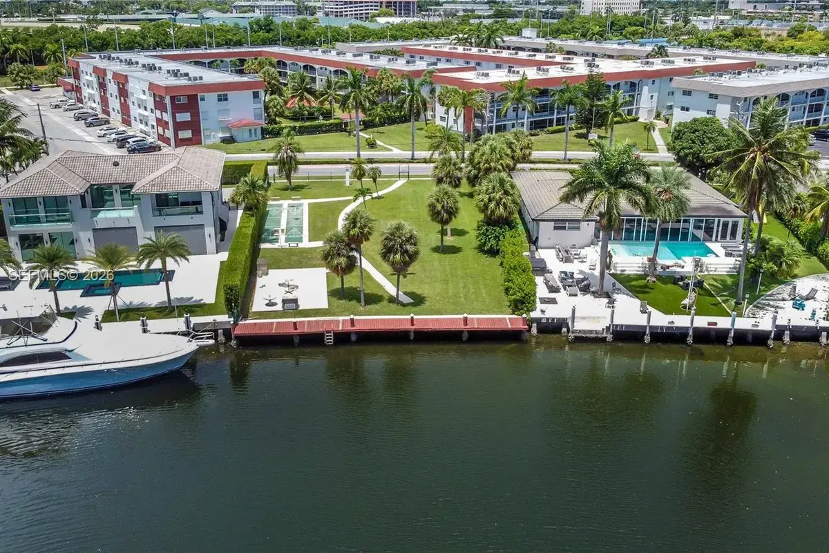 580 Egret Dr # 121, Hallandale Beach FL 33009