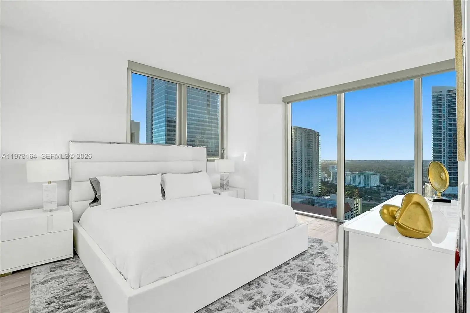 1300 Brickell Bay Dr # 2702, Miami FL 33131 photo 2