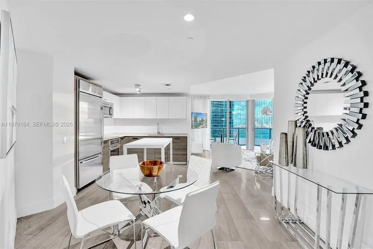 1300 Brickell Bay Dr # 2702, Miami FL 33131