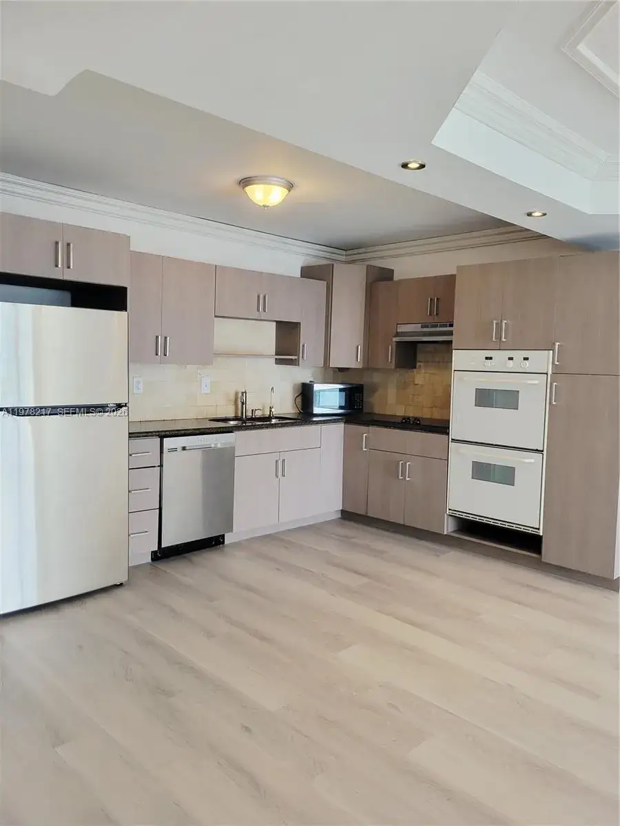 19380 Collins Ave # 1402, Sunny Isles Beach FL 33160