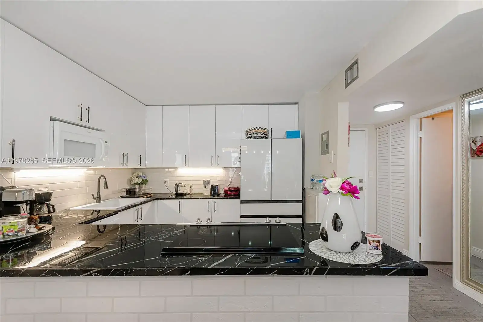 2801 NE 183rd St # 1108W, Aventura FL 33160 photo 4