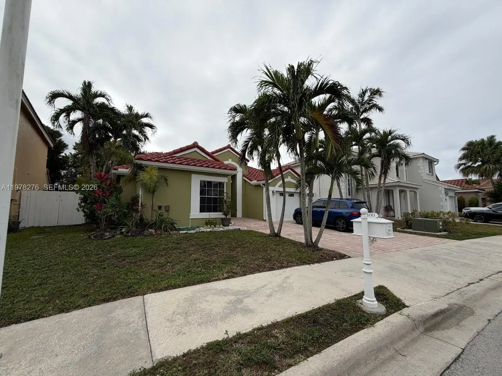 400 Somerset Way, Weston FL 33326 photo 3