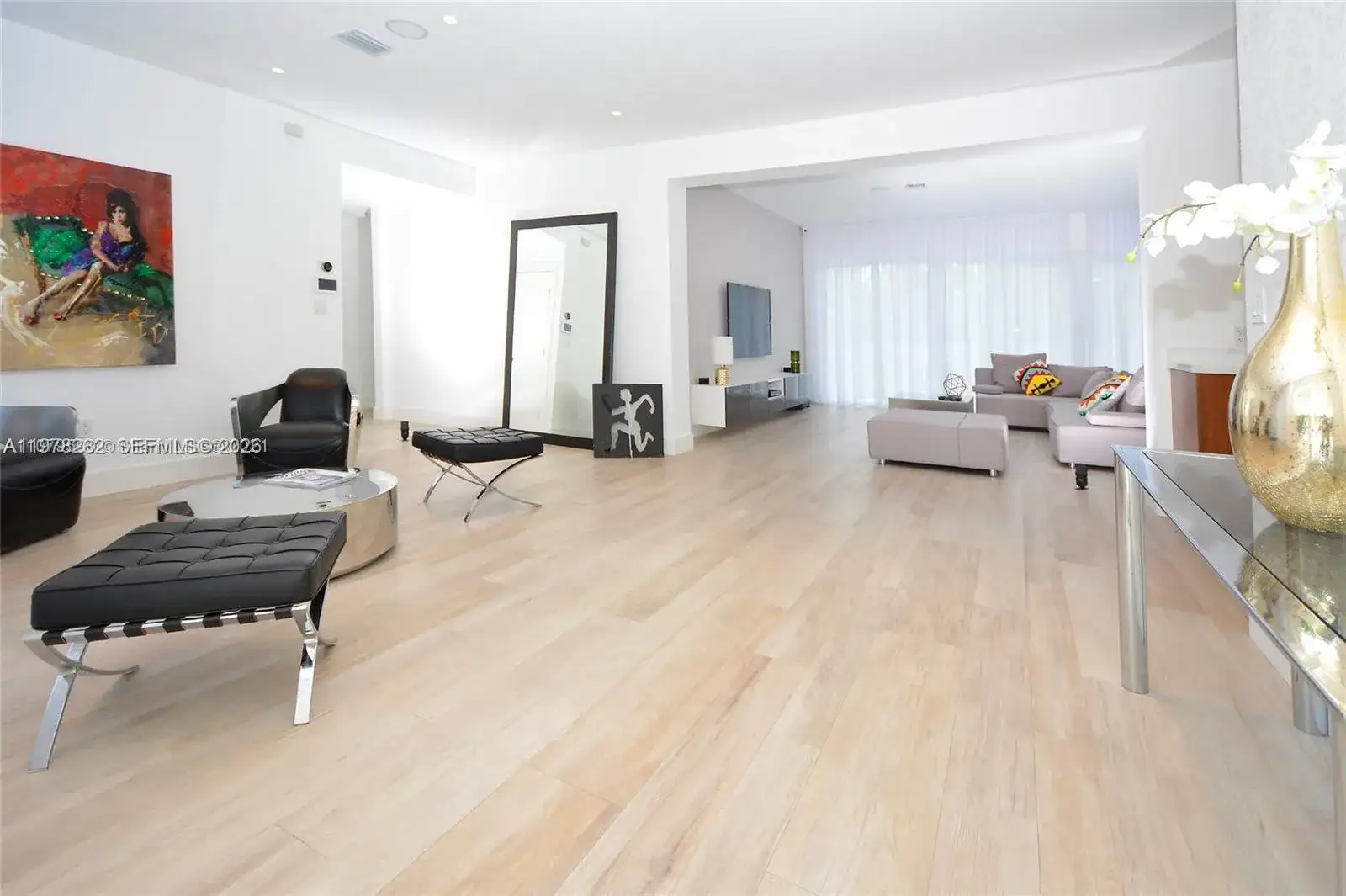 880 N Venetian Dr, Miami Beach FL 33139 photo 4