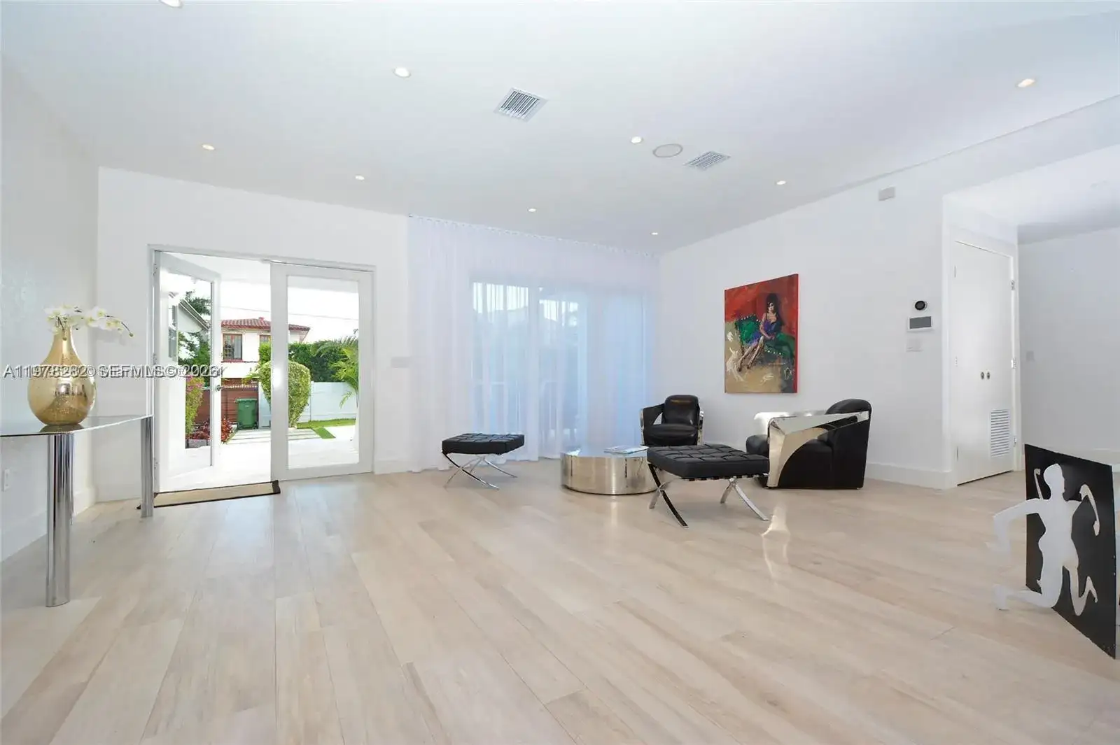 880 N Venetian Dr, Miami Beach FL 33139 photo 5