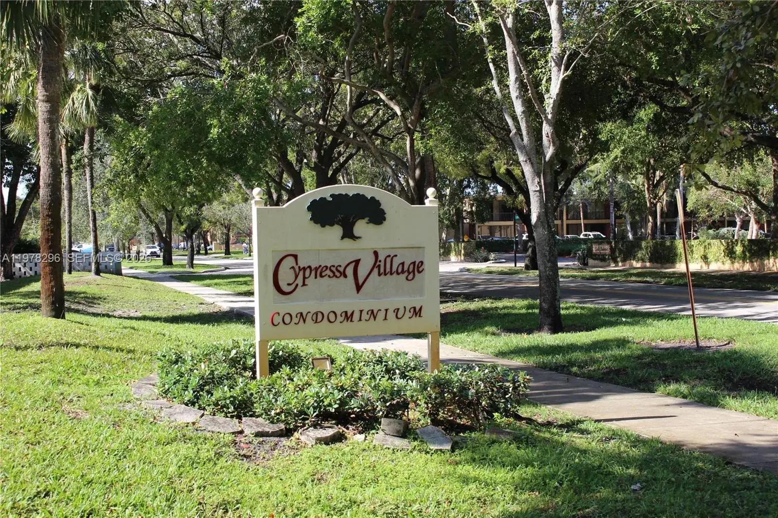 7208 Fairway Dr # I8, Miami Lakes FL 33014 photo 2