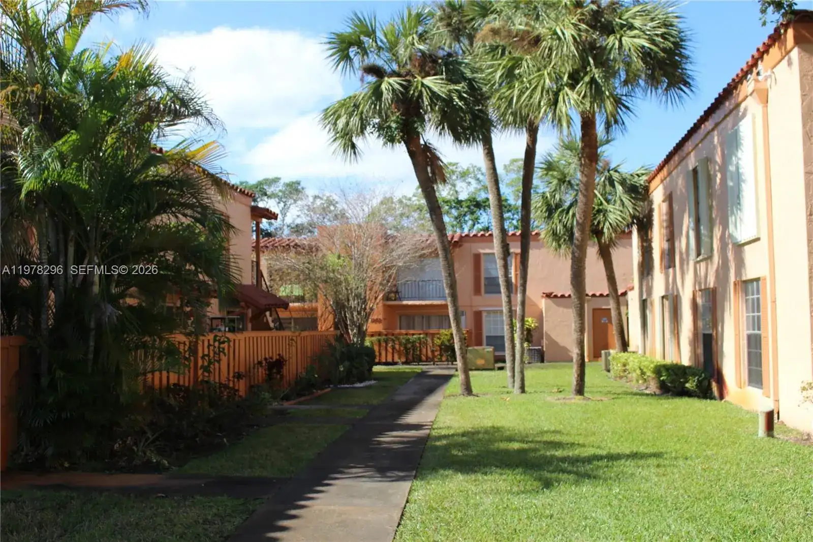 7208 Fairway Dr # I8, Miami Lakes FL 33014 photo 5