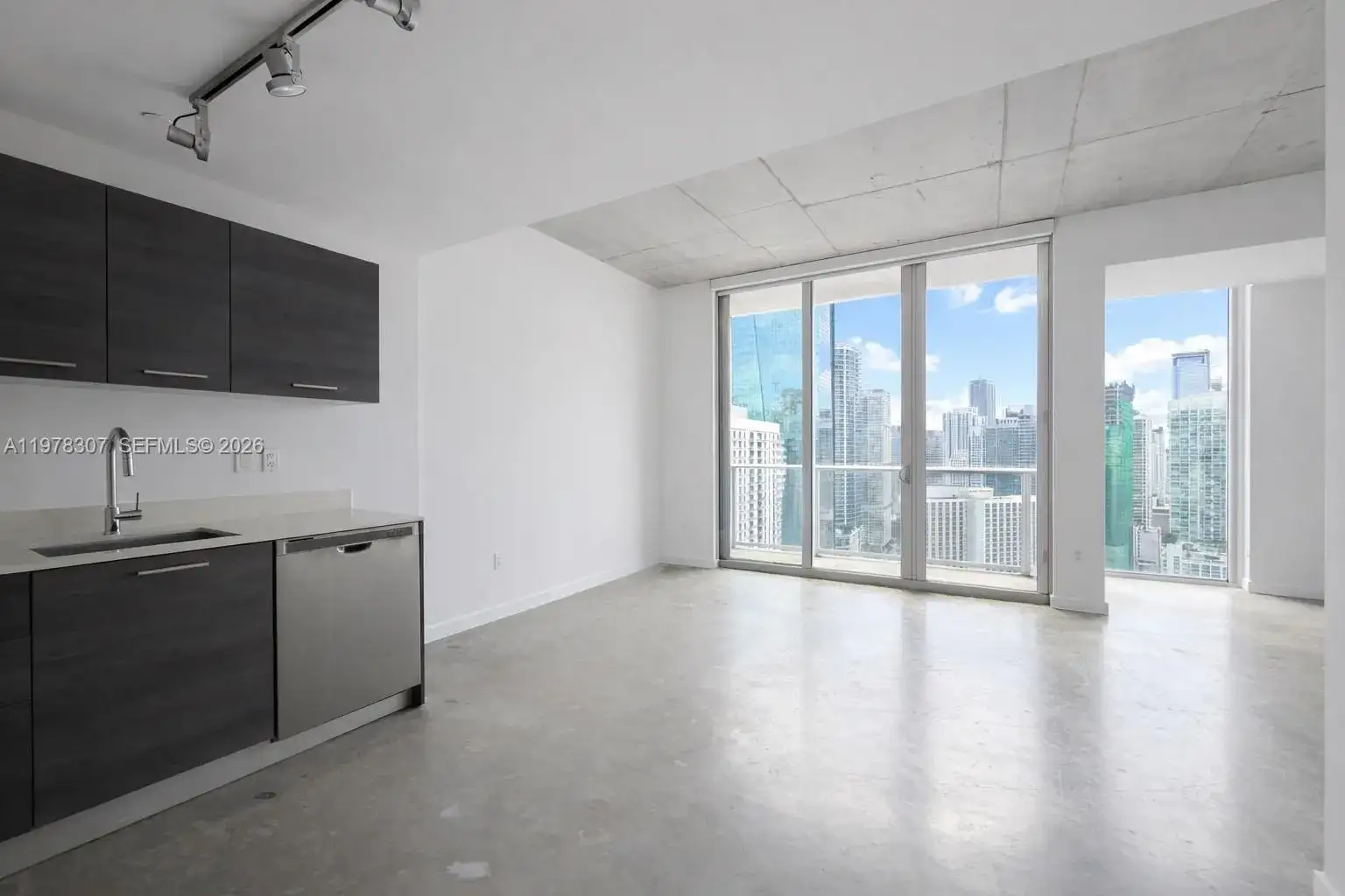 151 SE 1st St # 3007, Miami FL 33131 photo 2