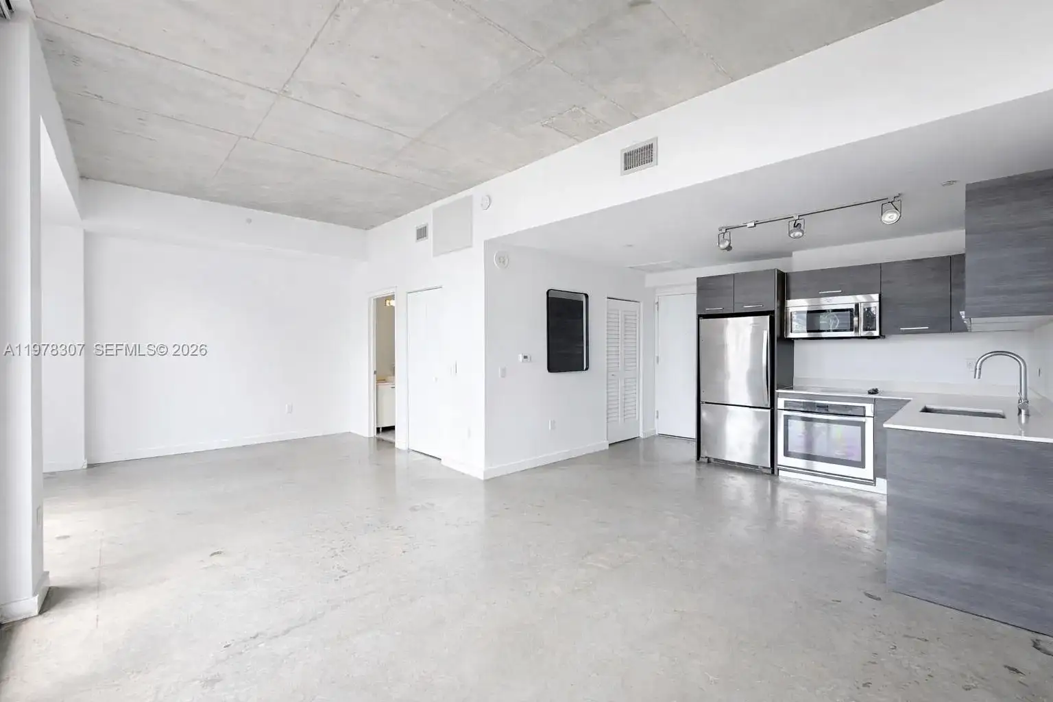 151 SE 1st St # 3007, Miami FL 33131 photo 3