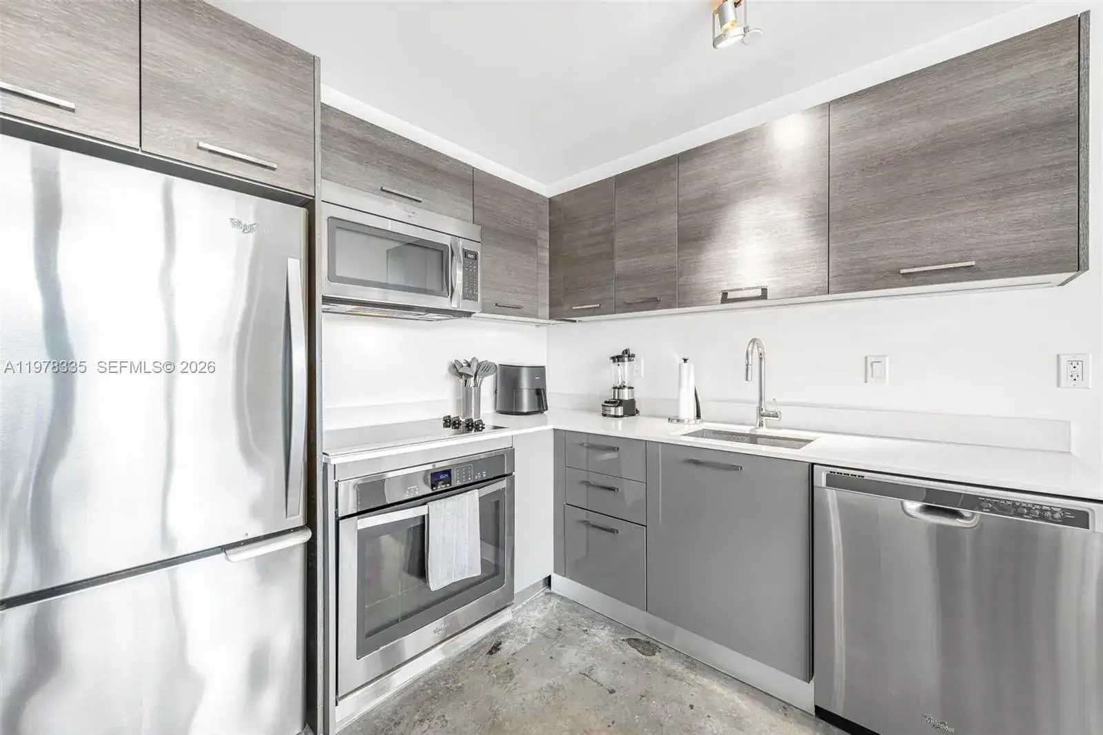 151 SE 1st St # 2409, Miami FL 33131 photo 3