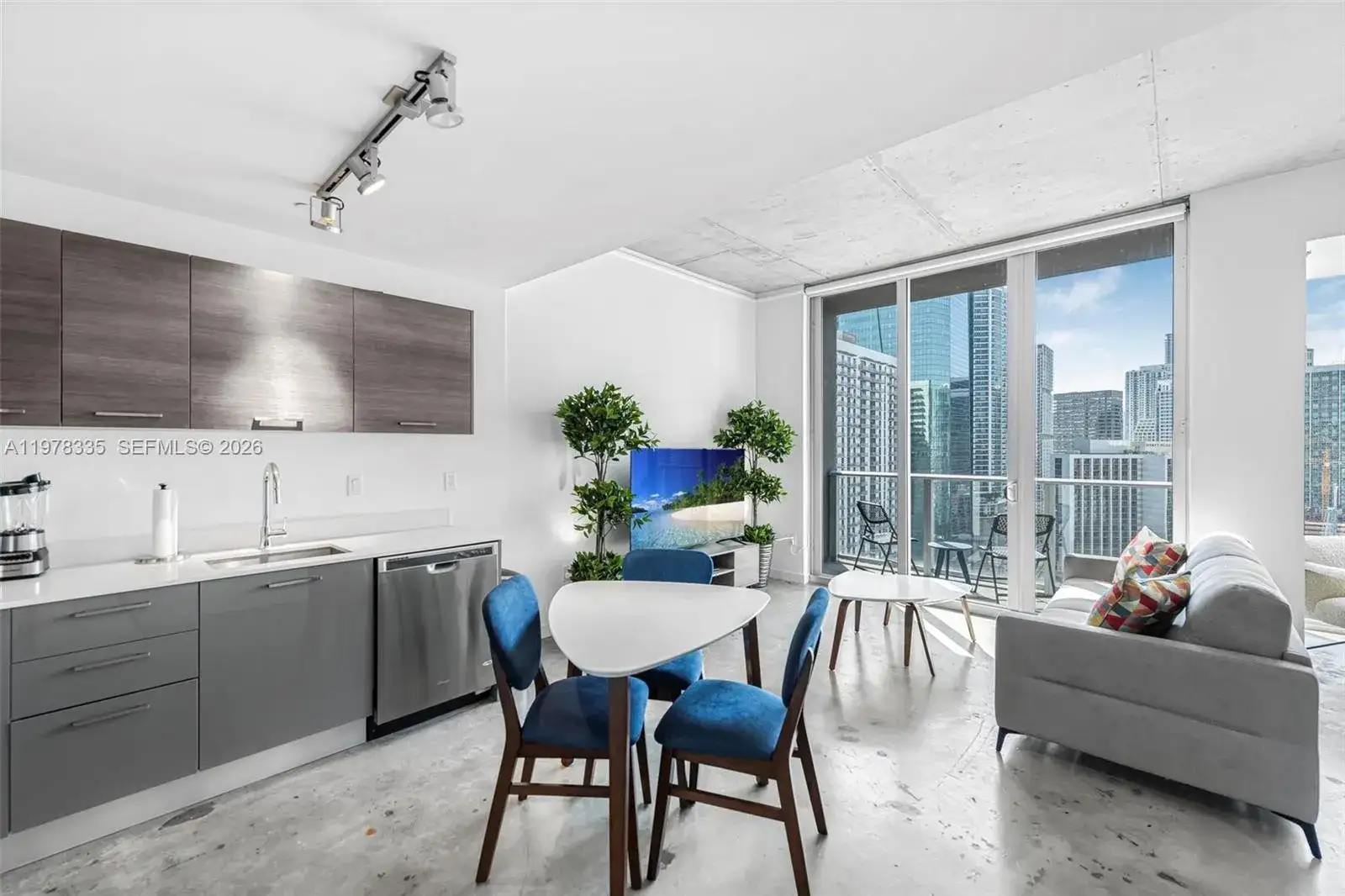 151 SE 1st St # 2409, Miami FL 33131 photo 4