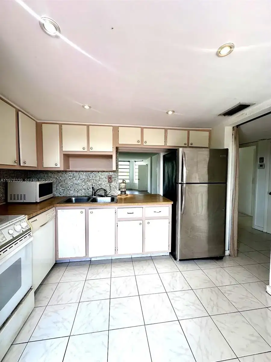 1501 NE 191st St # C312, Miami FL 33179 photo 3