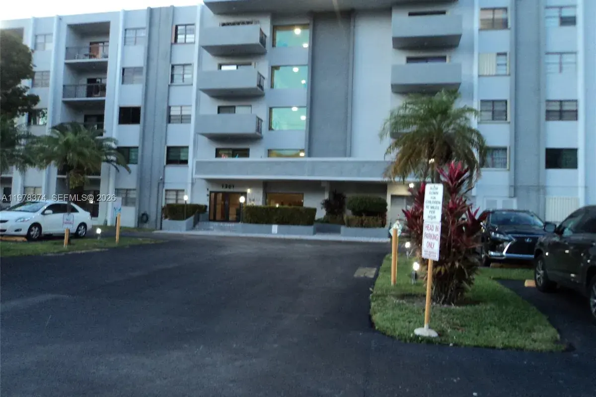 1301 NE 7th St # 511, Hallandale Beach FL 33009
