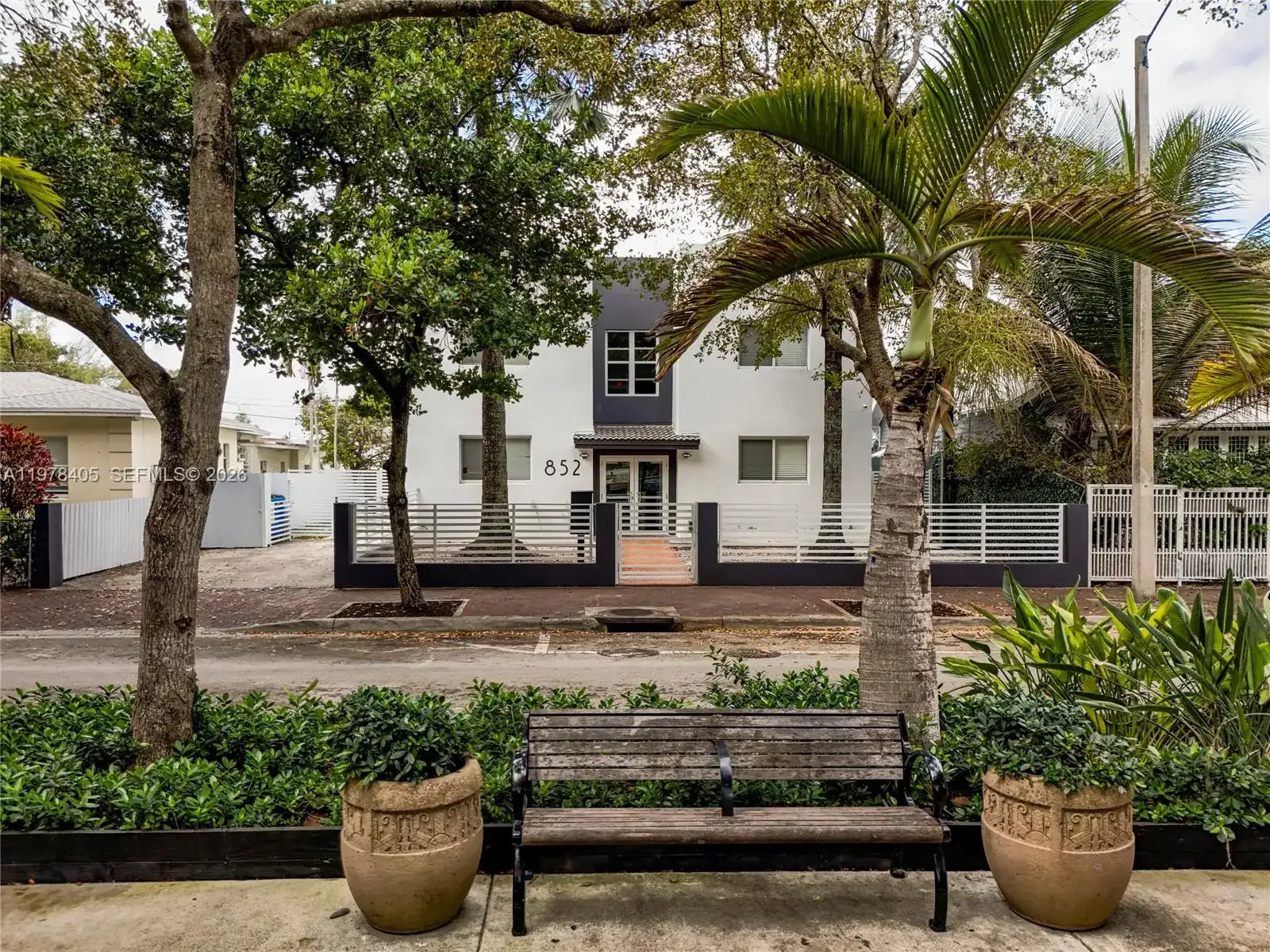 852 SW 13th Ave, Miami FL 33135 photo 2