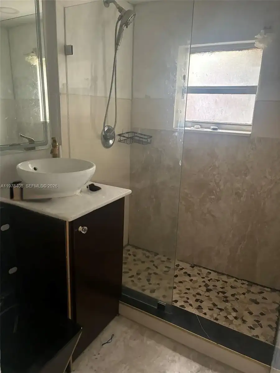 2511 NW 24th St, Miami FL 33142 photo 5