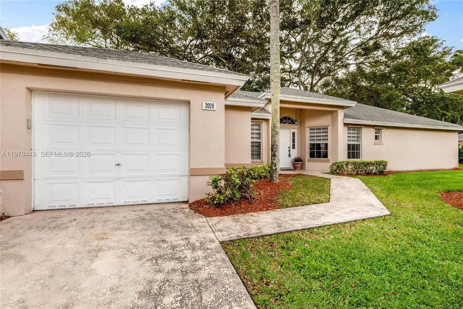 2020 SE 5th Pl, Homestead FL 33033 photo 3