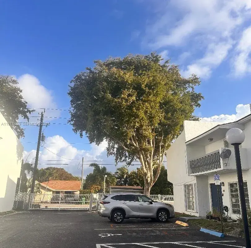 9400 SW 170th St # 103, Palmetto Bay FL 33157